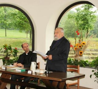 Stefano Russo e Enzo Bianchi durante l'apertura del Convegno