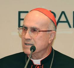 Cardinal Tarcisio Bertone, secrétaire d'État de Sa sainteté