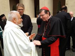 fr. Enzo avec le card. Kurt Koch et le rev. Olav Fykse Tveit