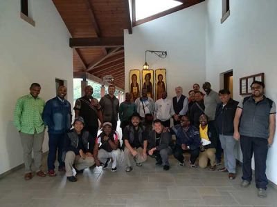  Padri missionari saveriani, accompagnati da p. Mario Menin