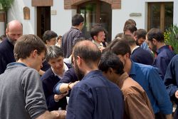 a comunidade reunida para a festa de S. Pacómio, Maio 2006