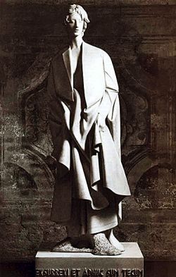 Marmo bianco di carrara, 1975, Abbazia di Chairavalle